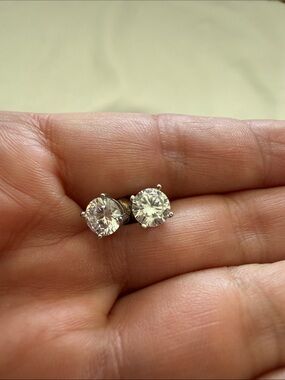 Sterling Silver 925 CZ Stud Earrings 6mm Round Solitaire Classic